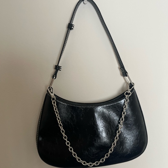 fake leather purse w detachable silver chain - Picture 3 of 4